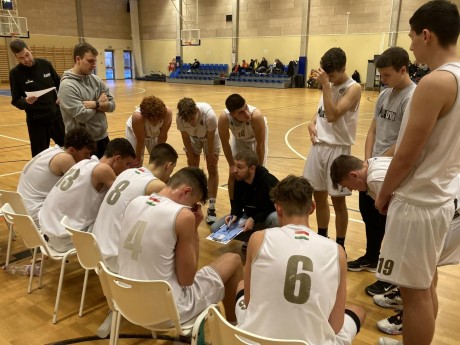 Kétszer győztek, kétszer kikaptak a Dávid Kornél Kosárlabda Akadémia csapatai